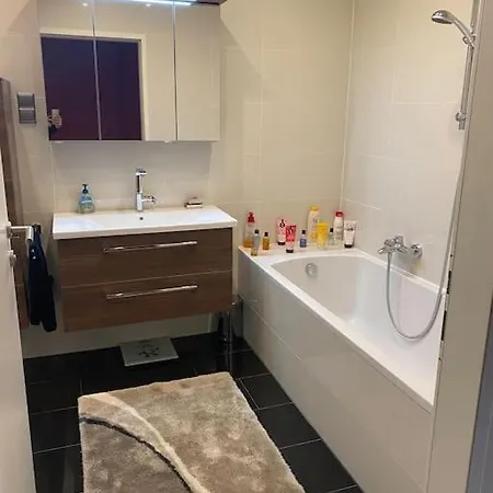 Vermiete Wunderschoenes Mit Garten In Woerthersee-naehe Apartman