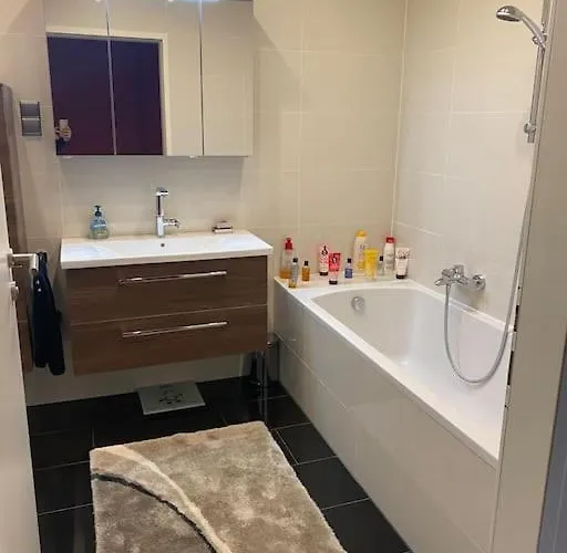 Vermiete Wunderschoenes Mit Garten In Woerthersee-naehe Apartament